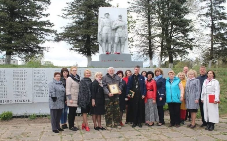 Священник Василий Рубцов принял участие в митинге у братской могилы в агрогородке Старо-Борисов
