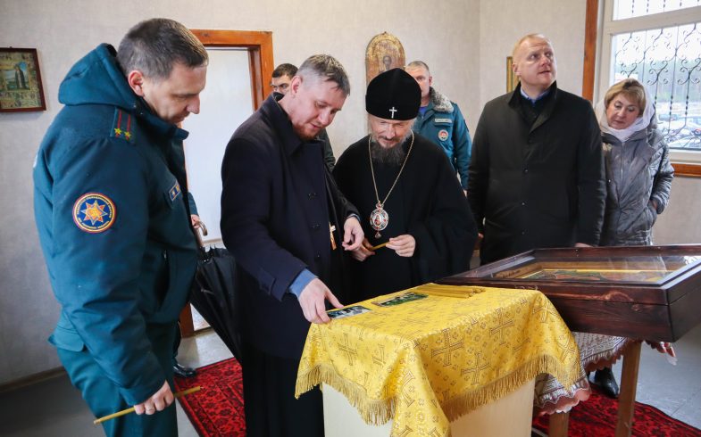 Митрополит Вениамин сегодня после Божественной Литургии в честь 115- летия первого освящения храма Архистратига Михаила в а. г. Зембин посетил ИППК.